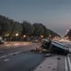В Ульмі вантажівка збила вуличний ліхтар, є постраждалий пішохід