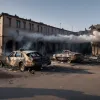 Напад на поліцію в Мюнхені: Підпалено шість автомобілів, мільйонні збитки та ризик для коней