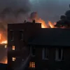 Масштабна пожежа у Любеку: жінка у відчаї вистрибнула з вікна другого поверху, отримавши важкі травми