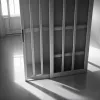 Скандал у німецькій в'язниці для неповнолітніх: Керівництво підозрюють у секс-зв'язках із в'язнем та корупції