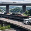Масштабна ДТП у Німеччині: автовоз з новими авто врізався у міст, збитки €100 тисяч