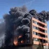 Пожежа на кухні у Солінгені: Мешканці врятувалися, пожежники винесли двох котів