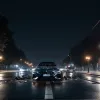 Аварія в Берліні: 21-річний водій розбив орендований BMW M8 на тротуарі, є підозра у незаконних перегонах