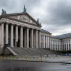 Німеччина: Важке ножове поранення біля суду в Керпені, поліція шукає нападника