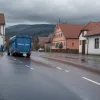 У Німеччині вантажівка збила на смерть велосипедистку та втекла: поліція шукає синій тягач