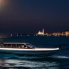 Сестри Кардашян на весіллі Джеффа Безоса у Венеції: Кім та Хлої поїхали першими
