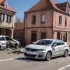 Аварія в Дельменгорсті: Автомобіль в'їхав у стіну будинку, є постраждалі