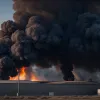 Масштабна пожежа на картопляній фабриці в Німеччині: стовп диму видно за кілометри, є постраждалий