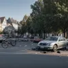 У німецькому Худе автівка збила 83-річного велосипедиста: водійка не помітила літнього чоловіка