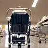 Крадіжка в супермаркеті Гамма: у 88-річної пенсіонерки викрали сумку з ролятора