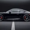 У Німеччині на парковці подряпали елітний Porsche: тисячі євро збитків