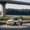 У Штутгарті жінка на Opel з’їхала з траси та врізалася у відбійник: є постраждала