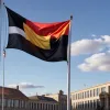Німеччина: На Заході пропонують підняти прапори на школах та державних будівлях за прикладом Сходу