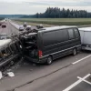 Жахлива ДТП у Німеччині: Мікроавтобус тягнуло 500 метрів під фурою на автобані A2