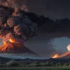 Виверження вулкана на острові Флорес: Левотобі Лакі-Лакі викинув стовп попелу на 10 км