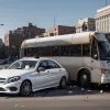 У Мюнхені Mercedes врізався в автобус з дітьми: є постраждалі
