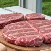 Небезпека в літню спеку: Скільки можна тримати м'ясо та продукти без холодильника?