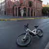 У Німеччині водій Mercedes збив велосипедиста після сварки та втік: поліція шукає літнього чоловіка