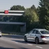 Дорожній конфлікт у Німеччині: Троє чоловіків напали на водія Mercedes після інциденту на трасі А5