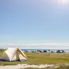 На елітному німецькому острові Сільт панки знову влаштують протестний табір під час літніх канікул
