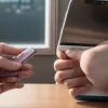Наш дім – цілодобовий кол-центр: Як дочка-підліток не випускає телефон з рук