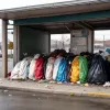 Сміттєвий колапс у Берліні: на покинутій зупинці назбиралася величезна купа відходів