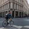ТБ-зірка Саймон Ковелл знову їздив на велосипеді без шолома в Лондоні