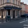 Поліція Вісбадена затримала ймовірних зломщиків кіоску та шукає шахрайку, яка вкрала ланцюжок
