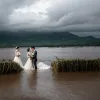 Кохання долає стихію: Незвичайне весілля у затоплених водах Філіппін