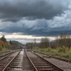 Шторм у Німеччині спричинив хаос на залізниці: Машиніст власноруч прибрав гілки з колій