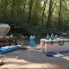 Як зберегти напої холодними влітку без електрики: прості лайфхаки для дачі та відпочинку на природі