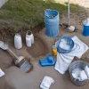 Літні лайфхаки: як зберегти напої холодними без холодильника та електрики