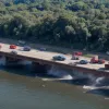 Жахлива ДТП у Бразилії: вантажівка втратила керування і спричинила хаос на мосту, є постраждалі