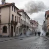 Містечко Торре-Пачеко в Іспанії охоплене заворушеннями: на вулицях застосовують сльозогінний газ