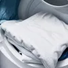 Прати одяг навиворіт: Чи дійсно це корисно і для яких речей?