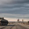 На відео державного ТБ: Російський БТР під американським прапором на окупованих територіях України