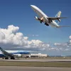 Аварійна ситуація в аеропорту США: пілот екстрено пішов на друге коло через сильний вітер