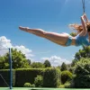 Жахливий момент у саду: батут став "зброєю-пращею" під час штилю