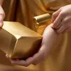 Виклик однією рукою: Чи зможе хтось підняти 13-кілограмовий «золотий» злиток?