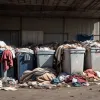 Німеччина зіткнулася з кризою утилізації одягу: благодійні фонди не справляються
