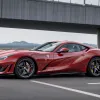 Вірусне відео: Поліція зупинила Ferrari 812 Superfast за перевищення швидкості, але замість штрафу — похвала