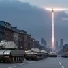 Китайський військовий парад: Гіперзвукові ракети, танки та альянс Сі, Путіна і Кіма – що це означає для світу