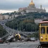 Трагедія у Лісабоні: Трирічний хлопчик, батько якого загинув у аварії фунікулера, відчайдушно чіплявся за поліцейського