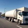 Диво на АЗС: Невкерована багатотонна вантажівка ледь не вибухнула на заправці