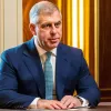 Принц Ендрю постає перед виселенням з Royal Lodge і розглядає написання мемуарів на мільйони